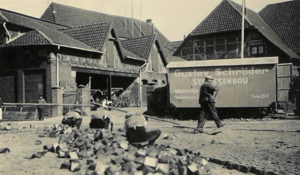Lehrte, Sehnder Straße, Holzpflasterung nach dem Osmose-Verfahren, 1935